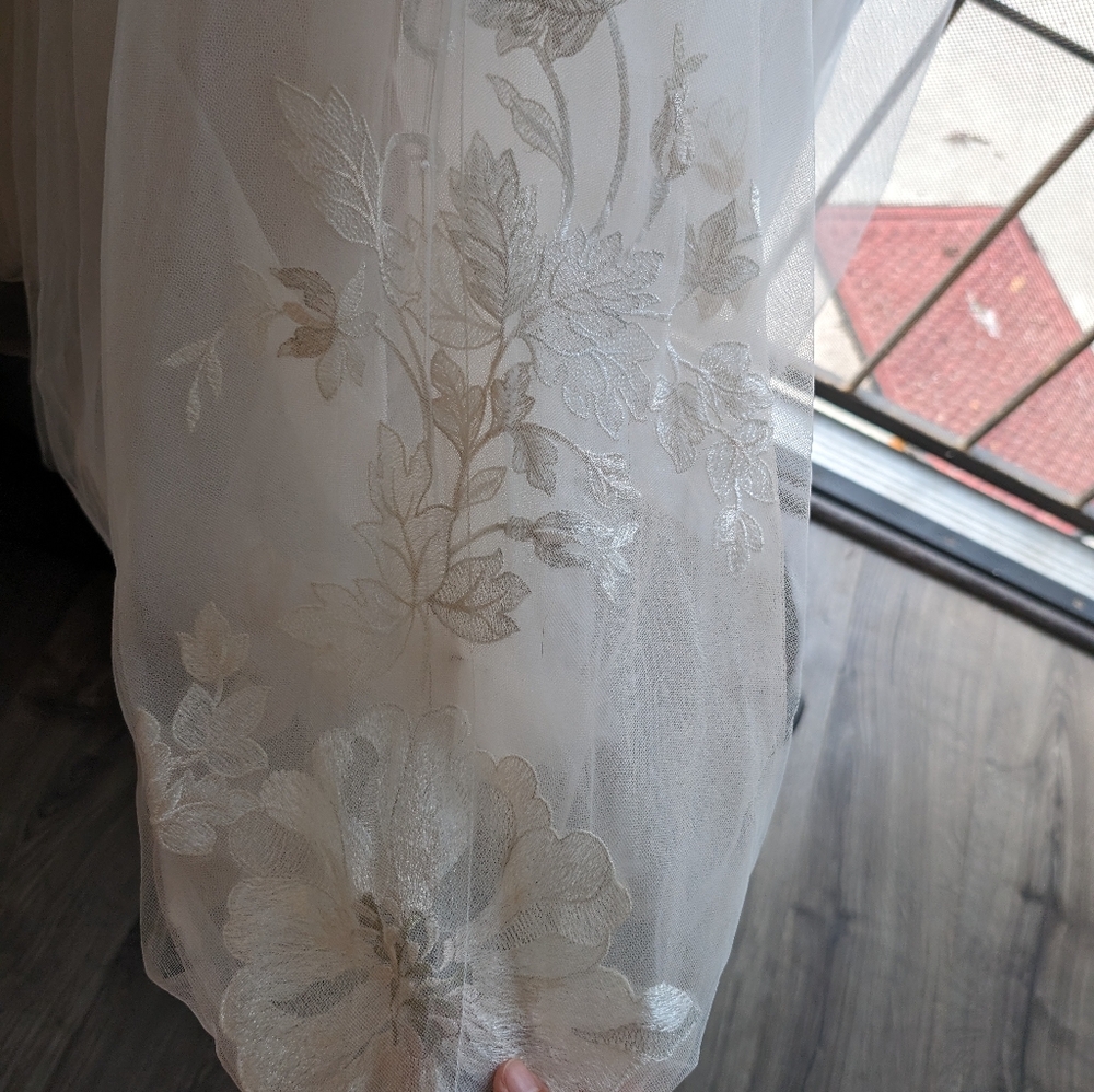 BHLDN wedding dress - Picture 8 of 9